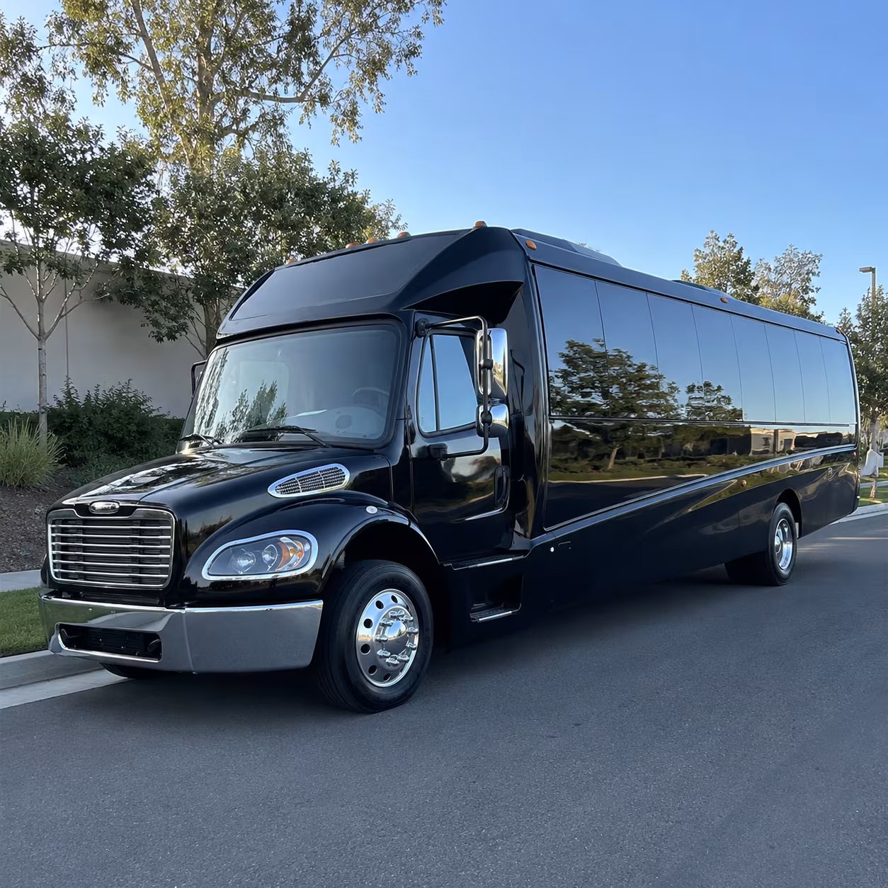 meridian 28 passenger minibus