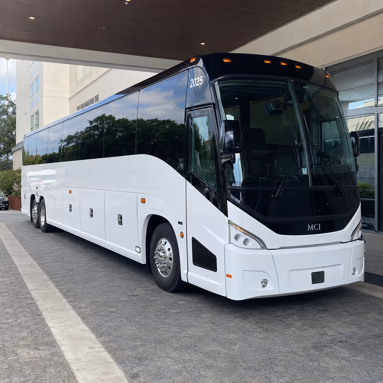 meridian 54 passenger charter bus