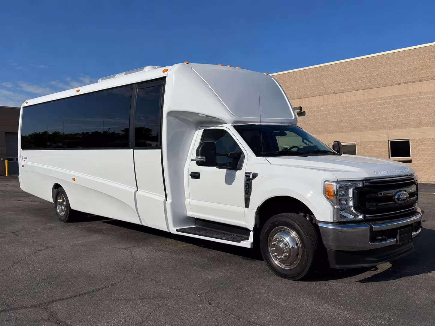 minibus rentals for meridian wedding party transportation